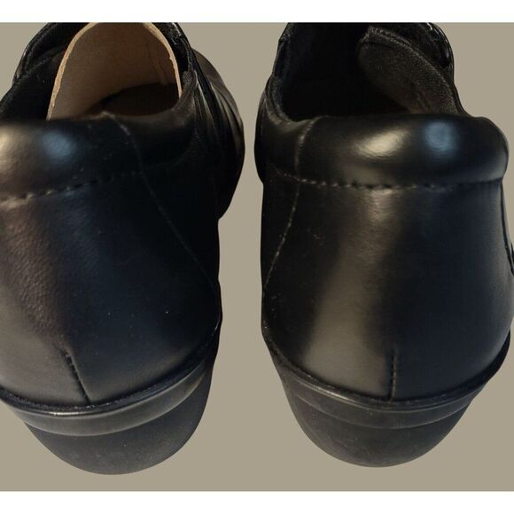Collection by Clarks Black Cushioned Slip-On Shoes With Buckle Detail Size 7M - Picture 3 of 10